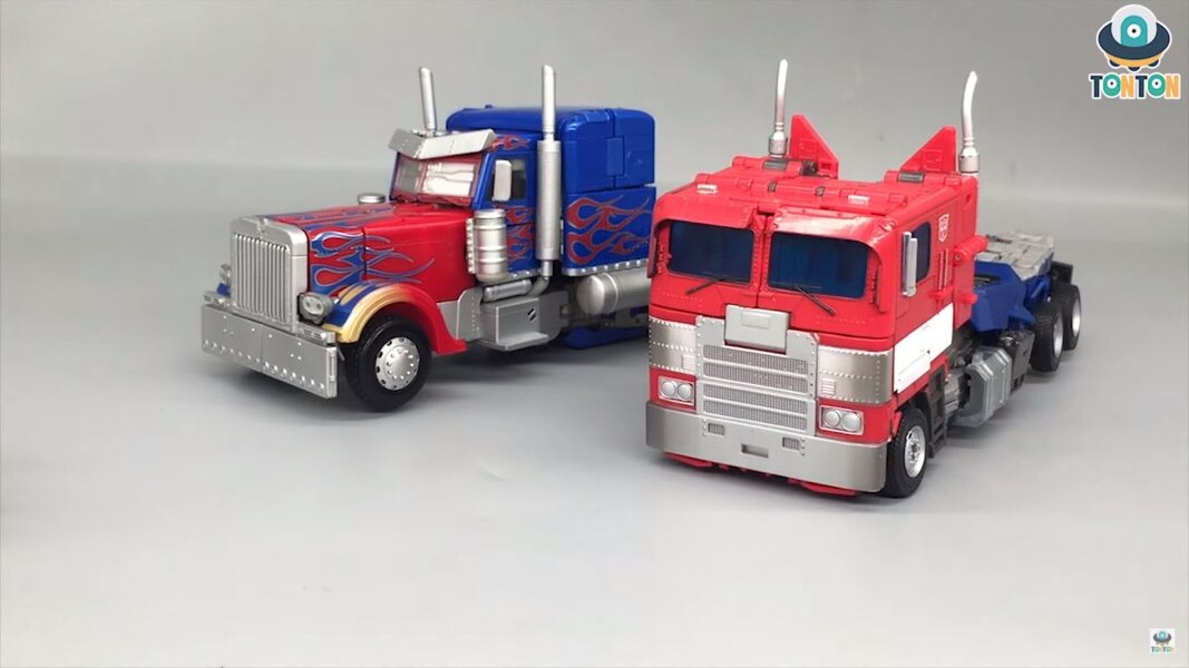 Transformers Masterpiece MPM 12 Optimus Prime  (26 of 43)